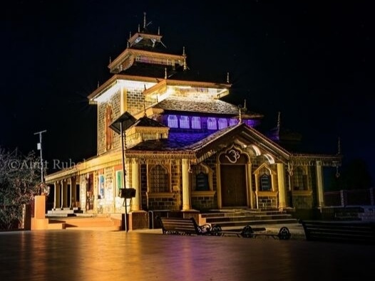 Surkanda Devi Temple is located on the Mussoorie – Chamba road near Unniyal Village and Dhanaulti